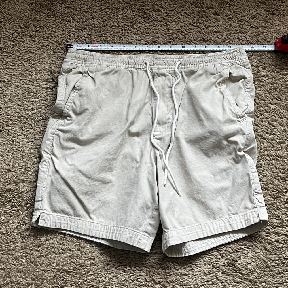 Abercrombie & Fitch Men's Cream Shorts - Small